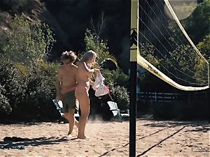 Natalia Starr luvs vulva drilling in the super-fucking-hot sunshine